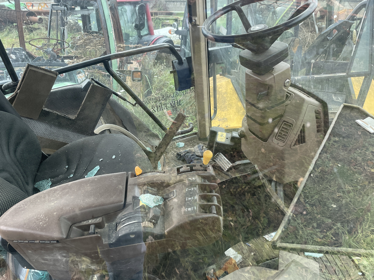 John Deere 8210 - kabina dach plastiki lusterko - Kabina za Traktor: slika 2 John Deere 8210 - kabina dach plastiki lusterko - Kabina za Traktor: slika 2