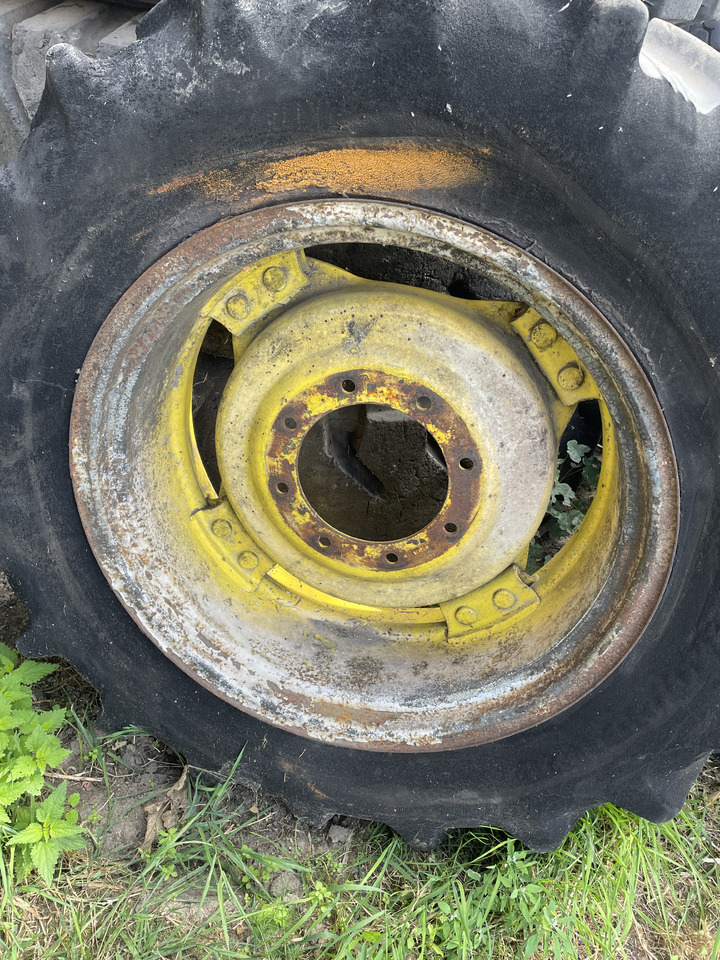 John Deere Claas - felga skręcana 12x28 - Felna za Poljoprivredna mašina: slika 1 John Deere Claas - felga skręcana 12x28 - Felna za Poljoprivredna mašina: slika 1