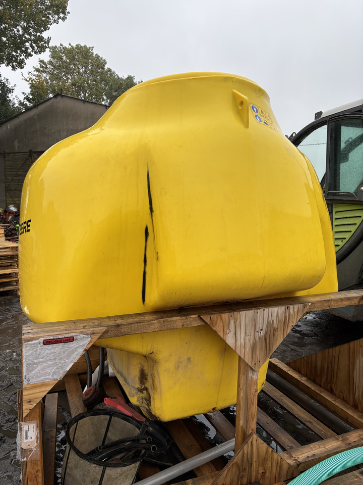 John Deere M740i Zbiornik Opryskiwacz WZW17745 WZ8226404 - Prskalica montirana na traktor: slika 3 John Deere M740i Zbiornik Opryskiwacz WZW17745 WZ8226404 - Prskalica montirana na traktor: slika 3