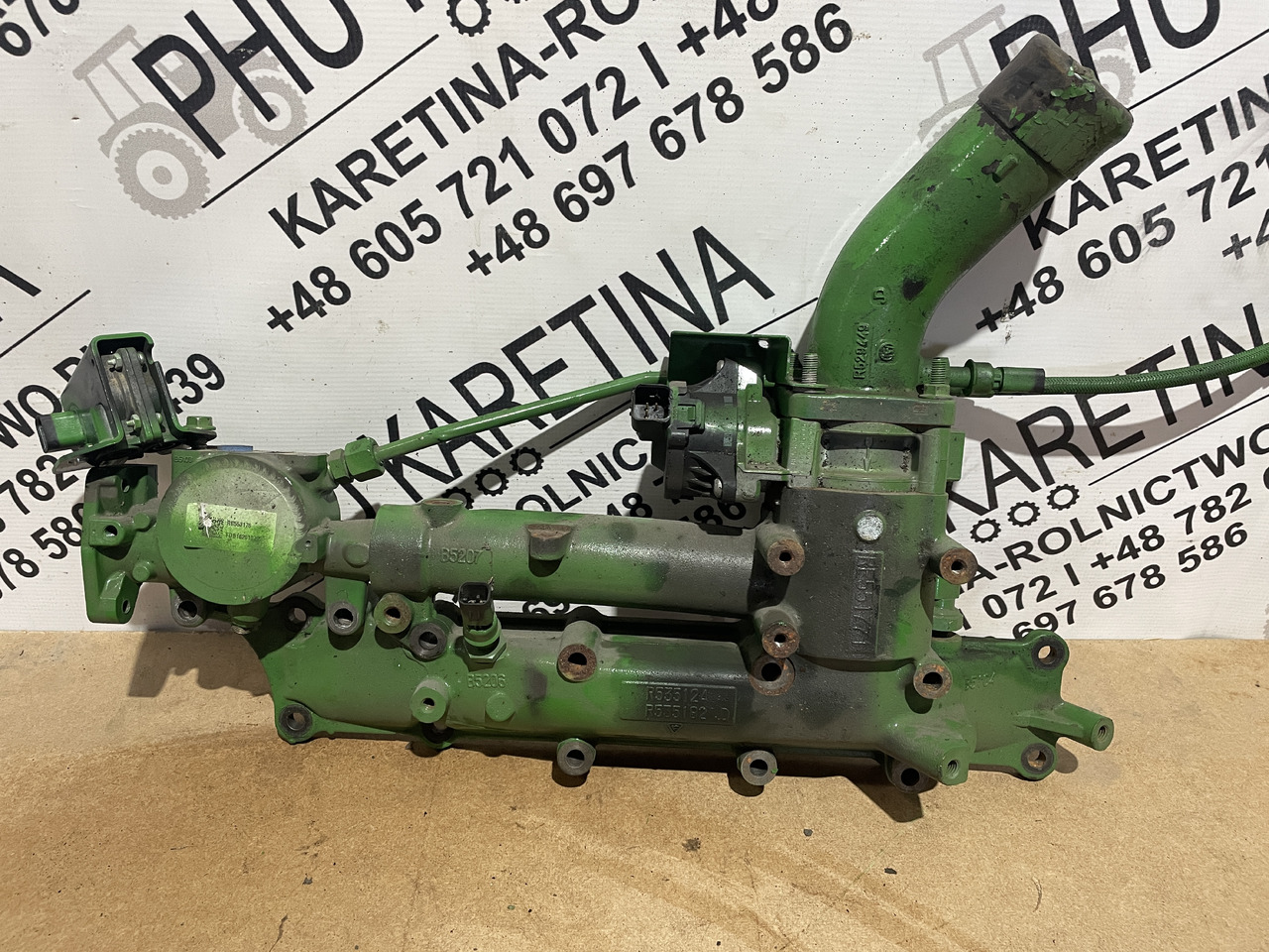 John Deere - kolektor ssący dolotowy RE551771 R535182 - Usisna grana za Poljoprivredna mašina: slika 1 John Deere - kolektor ssący dolotowy RE551771 R535182 - Usisna grana za Poljoprivredna mašina: slika 1