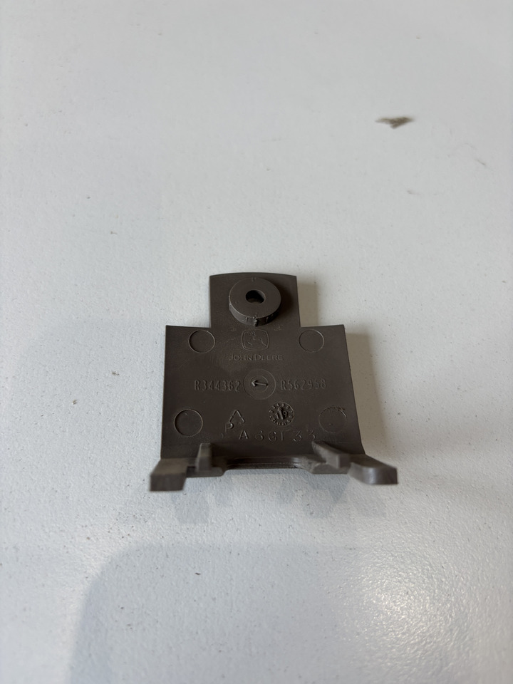 John Deere seria 6000 7000 8000 R - osłona mocowania wyświetlacza R344362 - Kabina i enterijer za Poljoprivredna mašina: slika 2 John Deere seria 6000 7000 8000 R - osłona mocowania wyświetlacza R344362 - Kabina i enterijer za Poljoprivredna mašina: slika 2