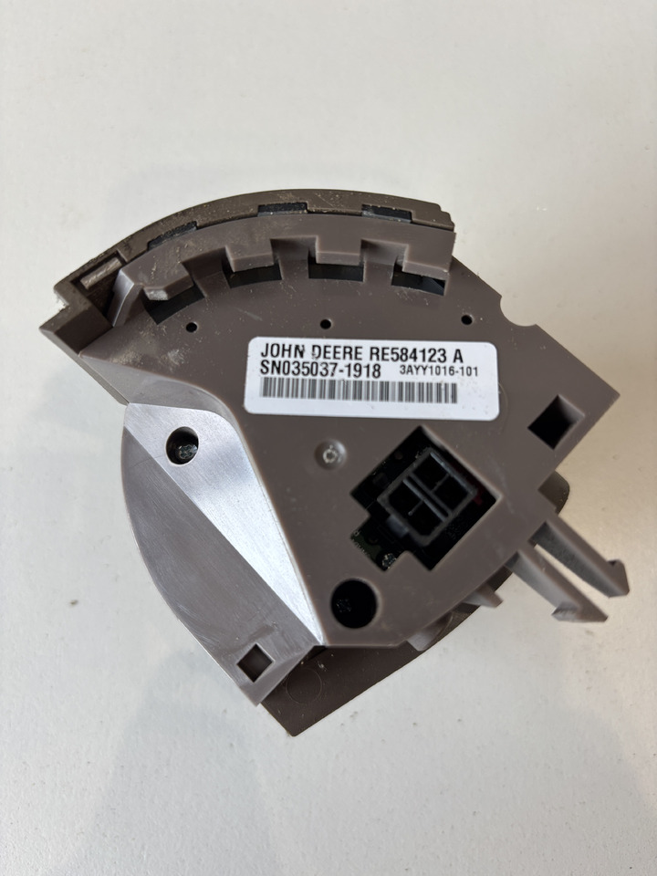 John Deere seria 6000 7000 8000 R - pokrętło sterowanie zaczepem tylnym RE584123 - Kabina i enterijer za Poljoprivredna mašina: slika 1 John Deere seria 6000 7000 8000 R - pokrętło sterowanie zaczepem tylnym RE584123 - Kabina i enterijer za Poljoprivredna mašina: slika 1