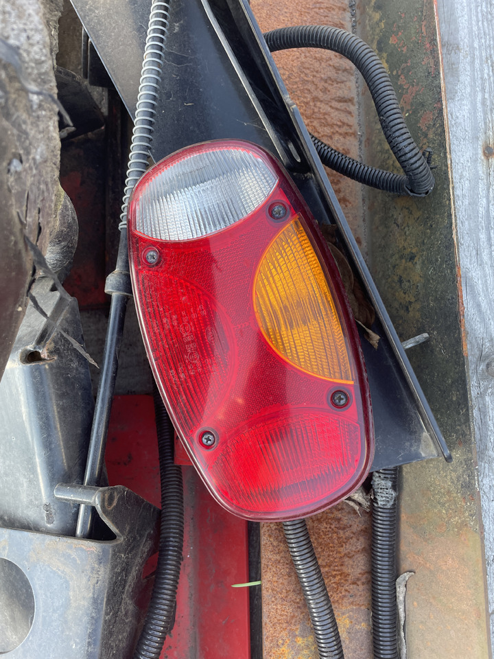 Manitou 735 - lampy tylne - Zadnja svetla za Oprema za rukovanje materijalima: slika 2 Manitou 735 - lampy tylne - Zadnja svetla za Oprema za rukovanje materijalima: slika 2