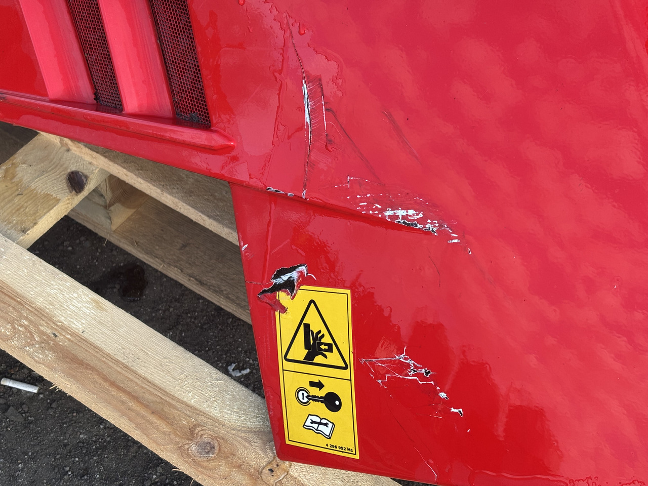 Massey Ferguson 5613 Obudowa Silnika Boczna Prawa - Karoserija i eksterijer za Poljoprivredna mašina: slika 3 Massey Ferguson 5613 Obudowa Silnika Boczna Prawa - Karoserija i eksterijer za Poljoprivredna mašina: slika 3