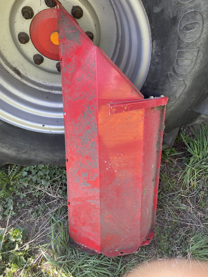 Massey Fergusson 32 kombajn - osłona lewa koła - Karoserija i eksterijer za Kombinovani kombajn: slika 1 Massey Fergusson 32 kombajn - osłona lewa koła - Karoserija i eksterijer za Kombinovani kombajn: slika 1