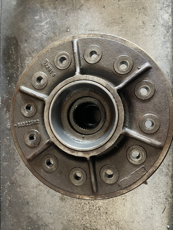 Massey Fergusson 3690 - mechanizm roznicowy tylnego mostu 893223M2 - Zadnja osovina za Poljoprivredna mašina: slika 3 Massey Fergusson 3690 - mechanizm roznicowy tylnego mostu 893223M2 - Zadnja osovina za Poljoprivredna mašina: slika 3