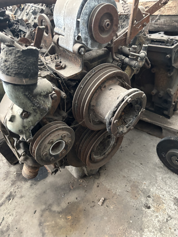 Mercedes OM422A OM 422A 422.901 Silnik Słupek Blok Koło Zamachowe Wał Korbowy Miska CZĘŚCI - Zamajac za Poljoprivredna mašina: slika 3 Mercedes OM422A OM 422A 422.901 Silnik Słupek Blok Koło Zamachowe Wał Korbowy Miska CZĘŚCI - Zamajac za Poljoprivredna mašina: slika 3