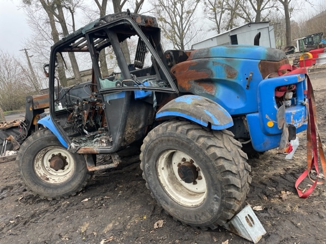 New holland LM410 - LM420 - LM435 - Teleskopski upravljač: slika 2 New holland LM410 - LM420 - LM435 - Teleskopski upravljač: slika 2