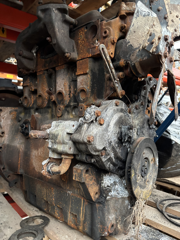 Perkins LF31227 Silnik Blok Tryb Koło Pasowe Pokrywa Kolektor Koło Zamachowe CZĘŚCI - Zamajac za Poljoprivredna mašina: slika 4 Perkins LF31227 Silnik Blok Tryb Koło Pasowe Pokrywa Kolektor Koło Zamachowe CZĘŚCI - Zamajac za Poljoprivredna mašina: slika 4