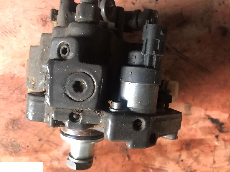 Pompa Wysokiego Ciśnienia BOSCH 5801382396 - Pumpa za gorivo za Poljoprivredna mašina: slika 1 Pompa Wysokiego Ciśnienia BOSCH 5801382396 - Pumpa za gorivo za Poljoprivredna mašina: slika 1