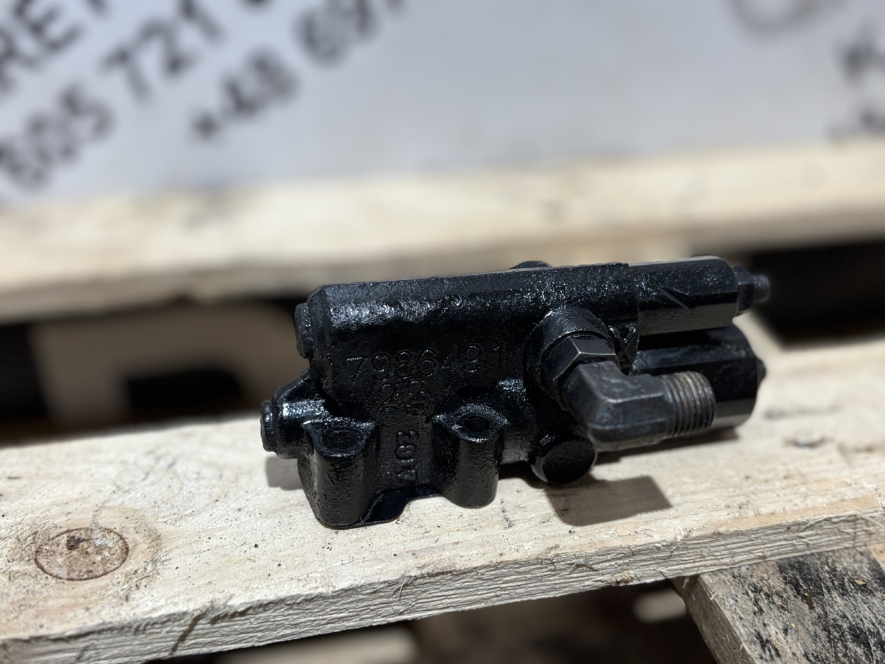 Rexroth 7986491 Zawór pompy sterującej przepływem CAT E330D E345D Forwarder 554 - Hidraulični ventil za Građevinska mašina: slika 1 Rexroth 7986491 Zawór pompy sterującej przepływem CAT E330D E345D Forwarder 554 - Hidraulični ventil za Građevinska mašina: slika 1