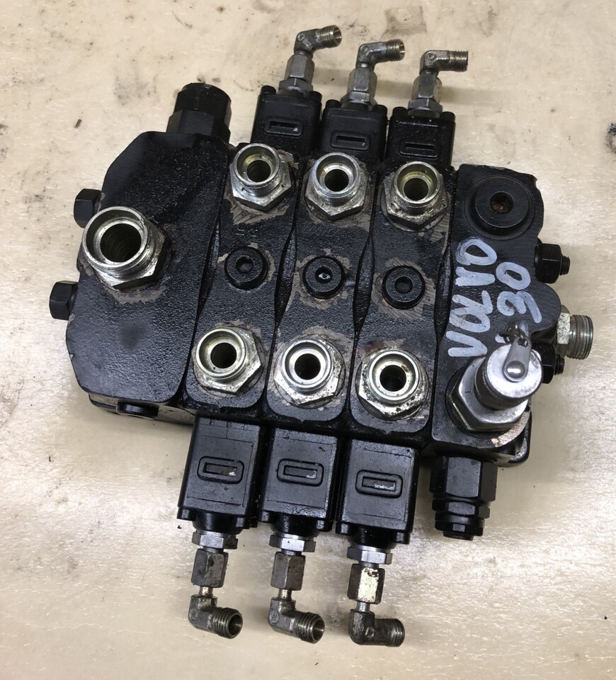 Rozdzielacz ładowarki Volvo L30 - Hidraulični ventil za Utovarivač točkaš: slika 1 Rozdzielacz ładowarki Volvo L30 - Hidraulični ventil za Utovarivač točkaš: slika 1