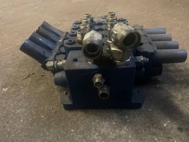 Rozdzielacz rexroth ASX01 deutz fahr Agrovector - Hidraulika za Kamion: slika 1 Rozdzielacz rexroth ASX01 deutz fahr Agrovector - Hidraulika za Kamion: slika 1