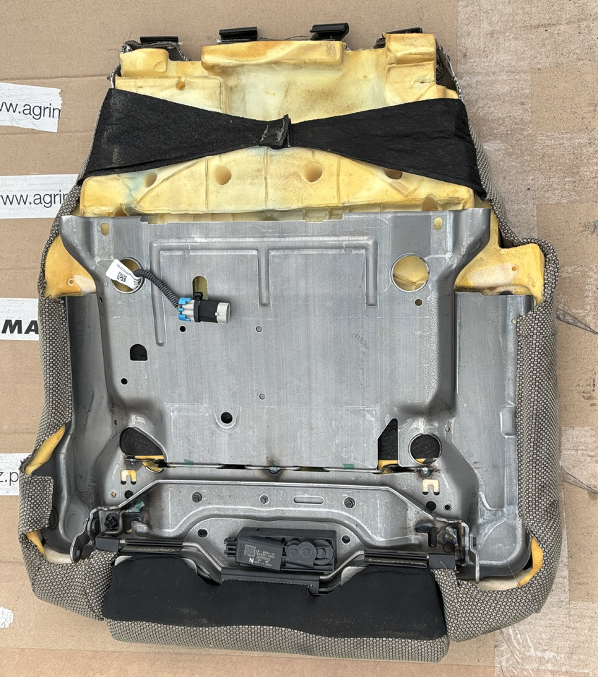 Siedzisko Skórzane John Deere Materiałowe Oryginał RE174401 - Sedište za Poljoprivredna mašina: slika 1 Siedzisko Skórzane John Deere Materiałowe Oryginał RE174401 - Sedište za Poljoprivredna mašina: slika 1