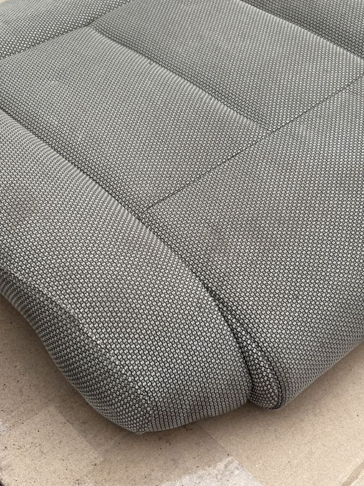 Siedzisko Skórzane John Deere Materiałowe Oryginał RE174401 - Sedište za Poljoprivredna mašina: slika 4 Siedzisko Skórzane John Deere Materiałowe Oryginał RE174401 - Sedište za Poljoprivredna mašina: slika 4