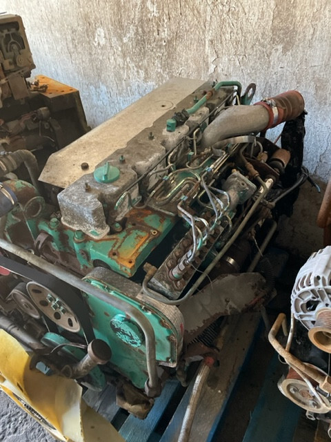 Silnik Cummins 8.3L case 1660 - 1680 - Motor za Poljoprivredna mašina: slika 1 Silnik Cummins 8.3L case 1660 - 1680 - Motor za Poljoprivredna mašina: slika 1