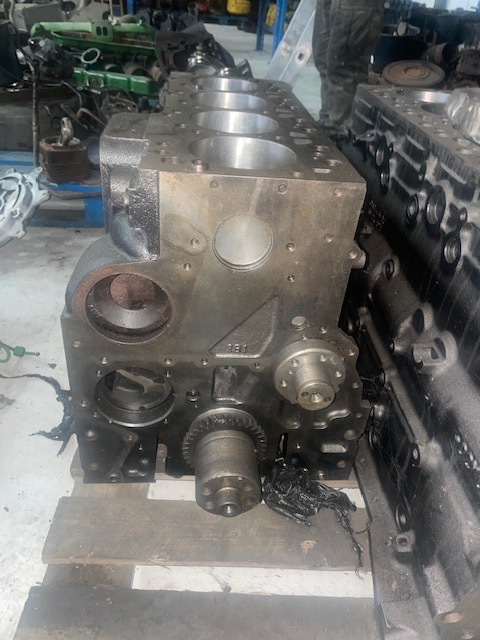 Silnik słupek new holland case F4GE 4C - Motor i delovi za Poljoprivredna mašina: slika 4 Silnik słupek new holland case F4GE 4C - Motor i delovi za Poljoprivredna mašina: slika 4