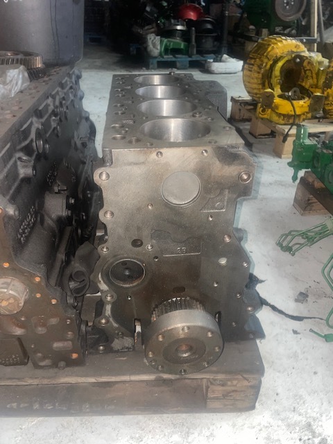 Silnik słupek new holland case F4GE 4C - Motor i delovi za Poljoprivredna mašina: slika 1 Silnik słupek new holland case F4GE 4C - Motor i delovi za Poljoprivredna mašina: slika 1