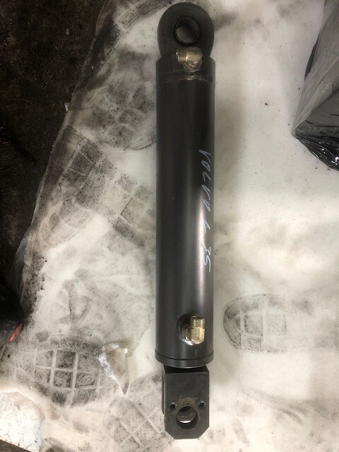 Siłownik skrętu VOLVO L30 L35 - Hidraulični cilindar za Utovarivač točkaš: slika 1 Siłownik skrętu VOLVO L30 L35 - Hidraulični cilindar za Utovarivač točkaš: slika 1