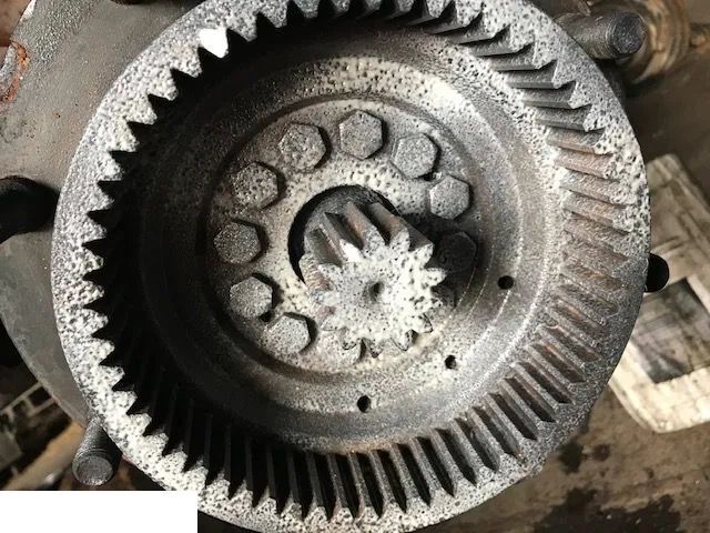 VALTRA 800 900 - Zwolnica Zwrotnica - Pogonski reduktor za Poljoprivredna mašina: slika 1 VALTRA 800 900 - Zwolnica Zwrotnica - Pogonski reduktor za Poljoprivredna mašina: slika 1