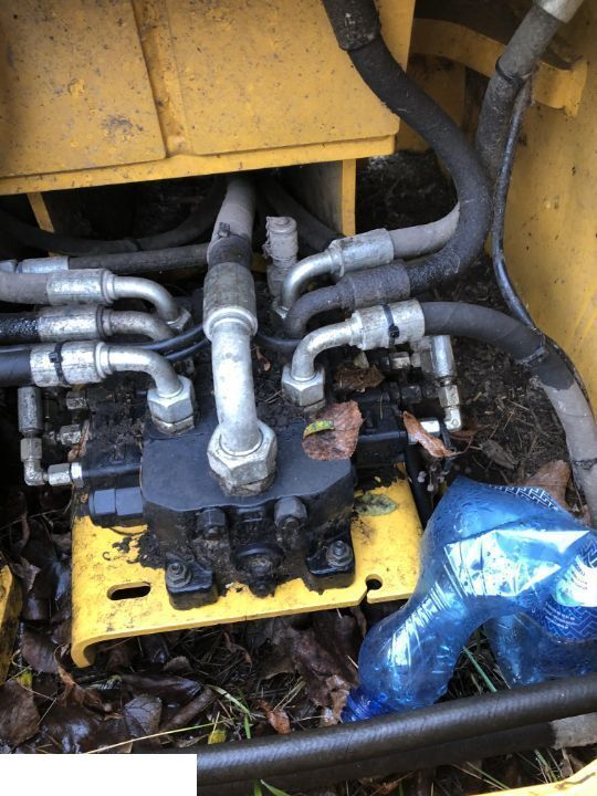 VOLVO L 35 - Rozdzielacz Hydrauliczny Ładowarki - Hidraulični ventil za Utovarivač točkaš: slika 1 VOLVO L 35 - Rozdzielacz Hydrauliczny Ładowarki - Hidraulični ventil za Utovarivač točkaš: slika 1