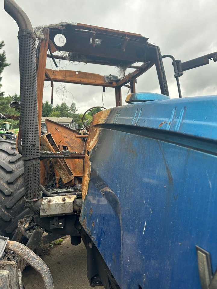 Valtra 8150 8150-4 - cała na części Valtra 8150 8150-4 - cała na części: slika 20 Valtra 8150 8150-4 - cała na części Valtra 8150 8150-4 - cała na części: slika 20