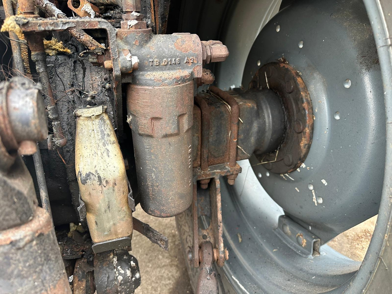 Valtra 8150 8150-4 - cała na części Valtra 8150 8150-4 - cała na części: slika 8 Valtra 8150 8150-4 - cała na części Valtra 8150 8150-4 - cała na części: slika 8