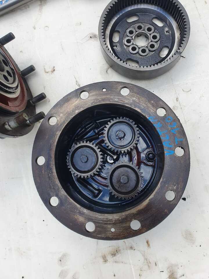 Rukavc točka za Poljoprivredna mašina Valtra T140  - Zwolnica - Zwrotnica - Półoś - Skrzynia - Silnik - Siłowniki - Tylny WOM: slika 6