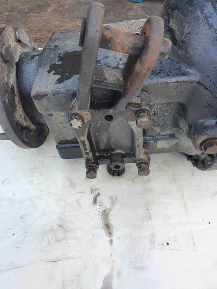 Rukavc točka za Poljoprivredna mašina Valtra T140  - Zwolnica - Zwrotnica - Półoś - Skrzynia - Silnik - Siłowniki - Tylny WOM: slika 13