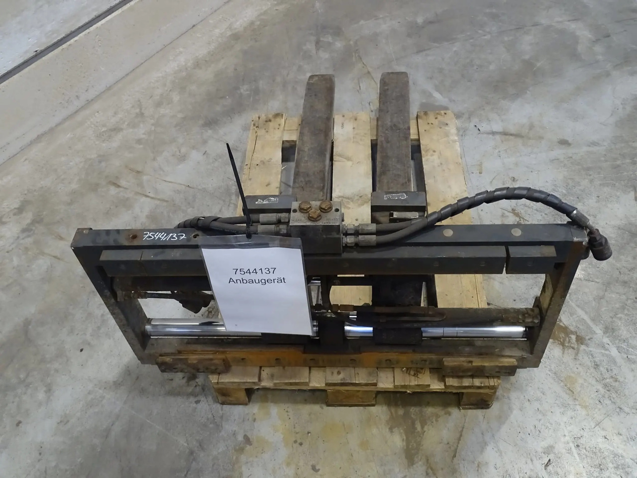 Meyer Fork positioner - Dodatak za Oprema za rukovanje materijalima: slika 4 Meyer Fork positioner - Dodatak za Oprema za rukovanje materijalima: slika 4