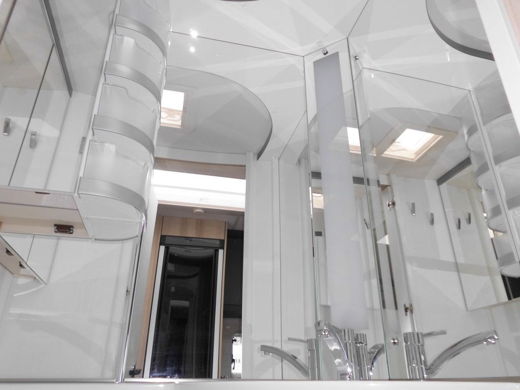Kamp prikolica novi Hobby De Luxe 515 UHL 2025 2000kg. AUTARK AMBIENTE: slika 26