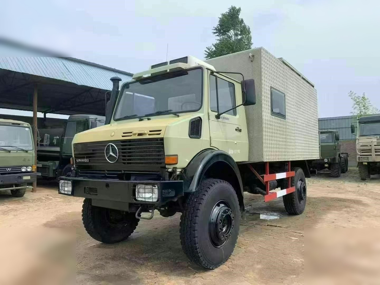 1995 MERCEDES-BENZ UNIMOG 2150 - Kamion sa golom šasijom i zatvorenom kabinom: slika 1 1995 MERCEDES-BENZ UNIMOG 2150 - Kamion sa golom šasijom i zatvorenom kabinom: slika 1
