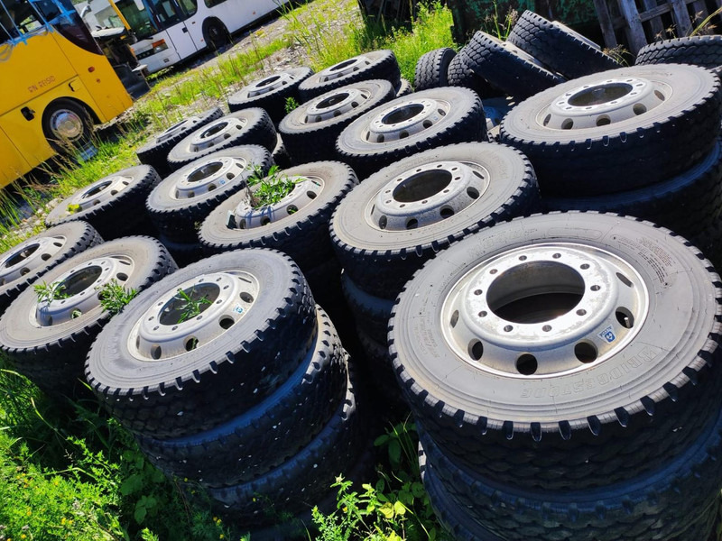 Bridgestone wheels 275/70 R22,5 on Alcoa aluminum rims - Guma za Kamion: slika 1 Bridgestone wheels 275/70 R22,5 on Alcoa aluminum rims - Guma za Kamion: slika 1