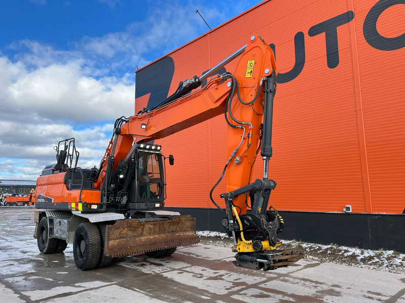 Doosan DX 210 W-5 ROTOTILT / AC / CENTRAL LUBRICATION / WEBASTO - Bager točkaš: slika 3 Doosan DX 210 W-5 ROTOTILT / AC / CENTRAL LUBRICATION / WEBASTO - Bager točkaš: slika 3