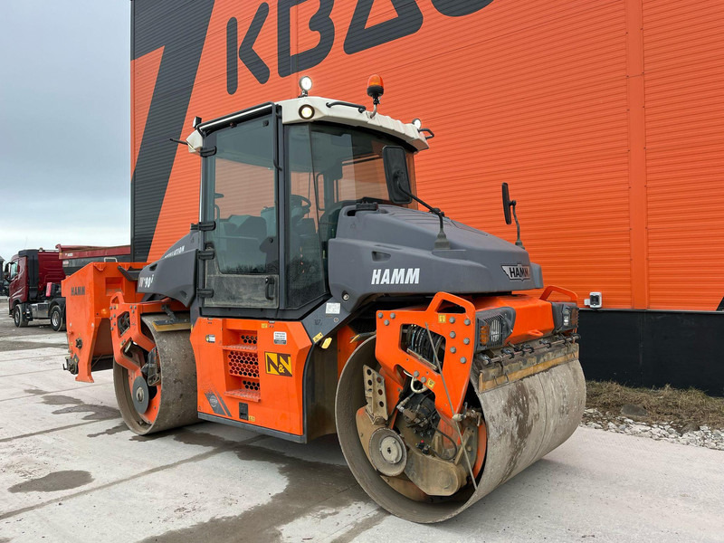 Hamm DV+ 90i VO-S Sand spreader BSWA 1700 - Valjak: slika 4 Hamm DV+ 90i VO-S Sand spreader BSWA 1700 - Valjak: slika 4