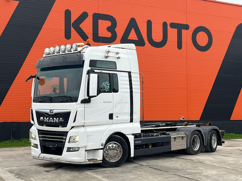 MAN TGX 26.500 6x2*4 HIAB XR 21 ton / CHASSIS L=5300 mm - Kamion sa hidrauličnom kukom: slika 1 MAN TGX 26.500 6x2*4 HIAB XR 21 ton / CHASSIS L=5300 mm - Kamion sa hidrauličnom kukom: slika 1