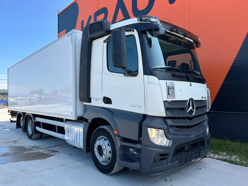 Mercedes-Benz Actros 2545 6x2 BOX L=7526 mm - Kamion sa zatvorenim sandukom: slika 3 Mercedes-Benz Actros 2545 6x2 BOX L=7526 mm - Kamion sa zatvorenim sandukom: slika 3
