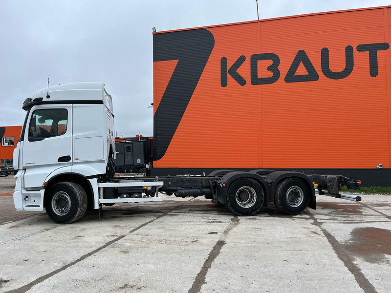 Kamion sa golom šasijom i zatvorenom kabinom Mercedes-Benz Actros 2553 6x2*4 PTO / CHASSIS L=7128 mm: slika 9