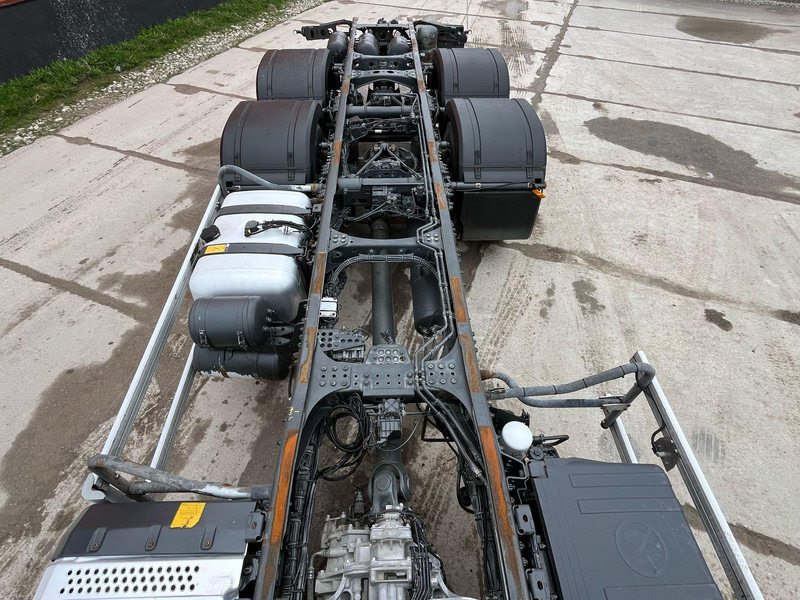 Kamion sa golom šasijom i zatvorenom kabinom Mercedes-Benz Actros 2553 6x2*4 PTO / CHASSIS L=7128 mm: slika 10