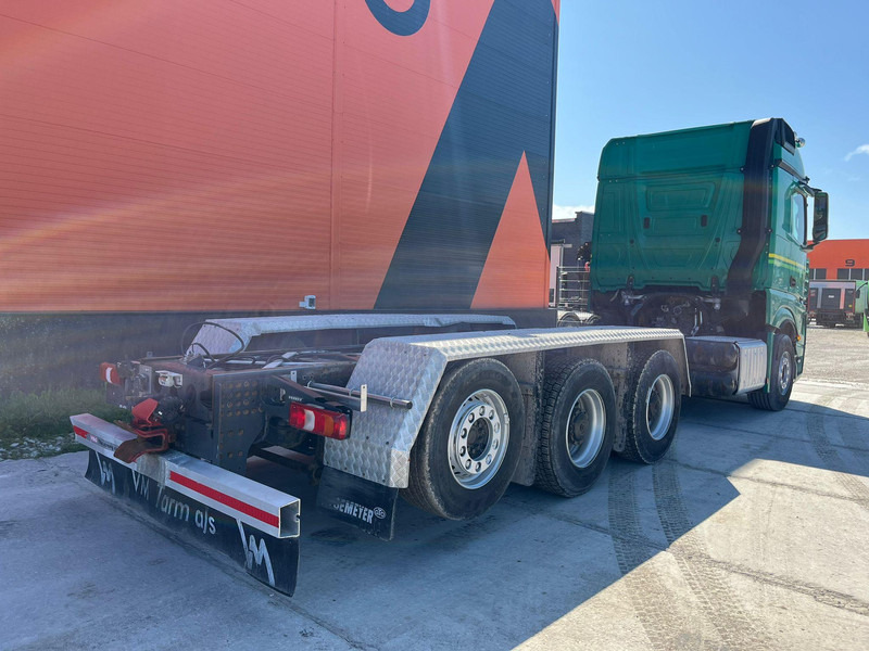 Mercedes-Benz Actros 3563 8x4*4 RETARDER / CHASSIS L=7358 mm - Kamion sa golom šasijom i zatvorenom kabinom: slika 5 Mercedes-Benz Actros 3563 8x4*4 RETARDER / CHASSIS L=7358 mm - Kamion sa golom šasijom i zatvorenom kabinom: slika 5