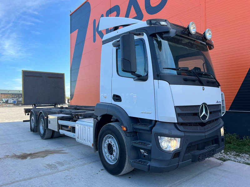 Mercedes-Benz Antos 2535 6x2*4 FOR SALE AS CHASSIS L=7788 mm - Kamion sa golom šasijom i zatvorenom kabinom: slika 4 Mercedes-Benz Antos 2535 6x2*4 FOR SALE AS CHASSIS L=7788 mm - Kamion sa golom šasijom i zatvorenom kabinom: slika 4