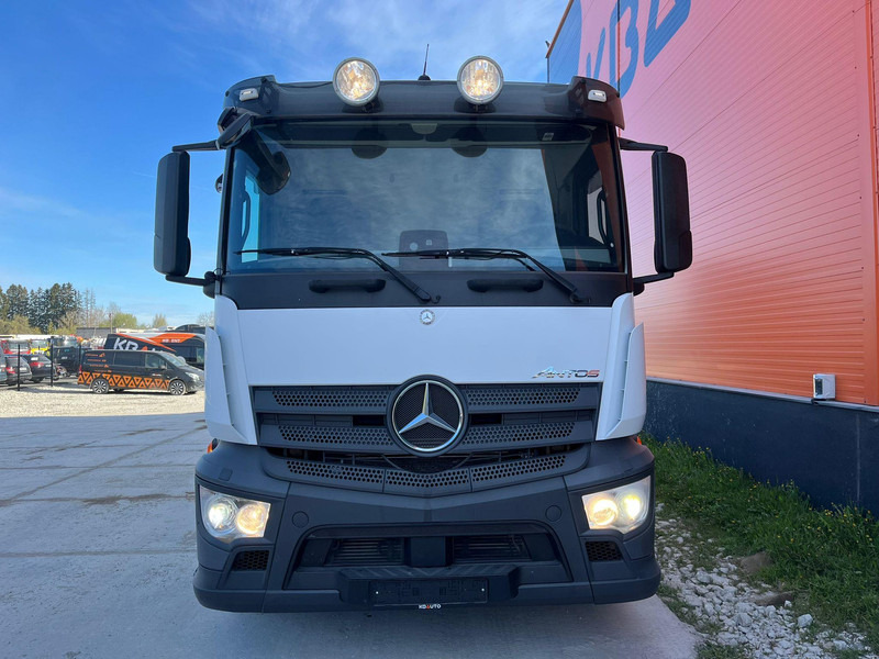 Mercedes-Benz Antos 2535 6x2*4 FOR SALE AS CHASSIS L=7788 mm - Kamion sa golom šasijom i zatvorenom kabinom: slika 3 Mercedes-Benz Antos 2535 6x2*4 FOR SALE AS CHASSIS L=7788 mm - Kamion sa golom šasijom i zatvorenom kabinom: slika 3