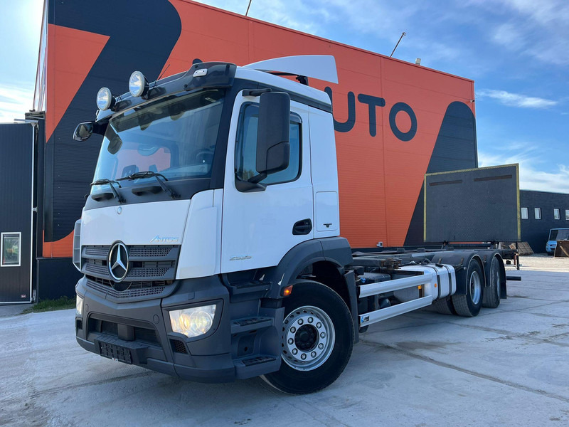 Mercedes-Benz Antos 2535 6x2*4 FOR SALE AS CHASSIS L=7788 mm - Kamion sa golom šasijom i zatvorenom kabinom: slika 2 Mercedes-Benz Antos 2535 6x2*4 FOR SALE AS CHASSIS L=7788 mm - Kamion sa golom šasijom i zatvorenom kabinom: slika 2