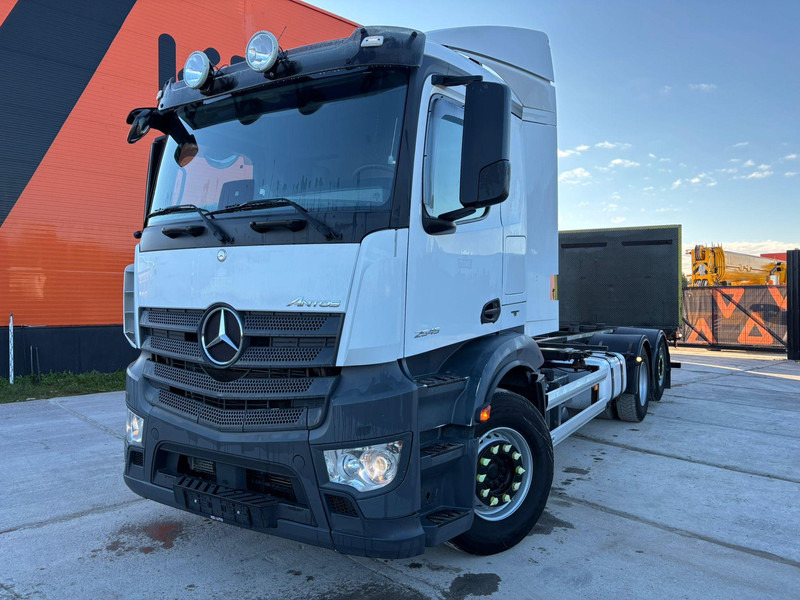 Mercedes-Benz Antos 2545 6x2 RETARDER / CHASSIS L=7812 mm - Kamion za prevoz kontejnera/ Kamion sa promenjivim sandukom: slika 2 Mercedes-Benz Antos 2545 6x2 RETARDER / CHASSIS L=7812 mm - Kamion za prevoz kontejnera/ Kamion sa promenjivim sandukom: slika 2