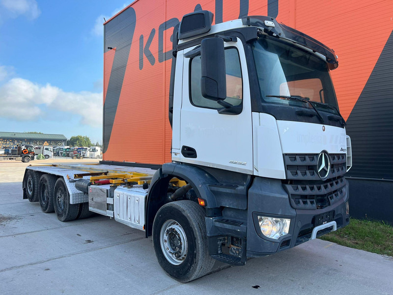 Mercedes-Benz Arocs 3232 8x4*4 ONLY 11775 KM !!! / CHASSIS L=7700 mm - Kamion sa golom šasijom i zatvorenom kabinom: slika 4 Mercedes-Benz Arocs 3232 8x4*4 ONLY 11775 KM !!! / CHASSIS L=7700 mm - Kamion sa golom šasijom i zatvorenom kabinom: slika 4