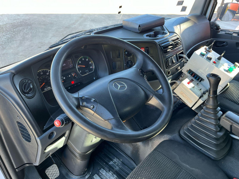 Interior photo 1: Istovarivač Mercedes-Benz Axor 1824 4x4 POSSIBLE TO BUY WITH SPREADER & FRONT PLOW