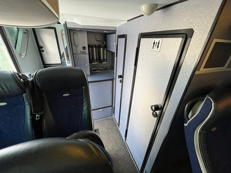 Autobus na sprat Neoplan SKYLINER L 6x2*4 77 SEATS / AC / AUXILIARY HEATING / WC: slika 20 Autobus na sprat Neoplan SKYLINER L 6x2*4 77 SEATS / AC / AUXILIARY HEATING / WC: slika 20