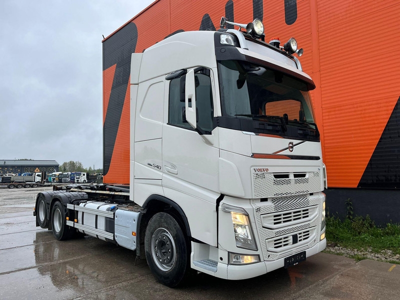 Volvo FH 540 6x4 HIAB 21 ton / L=5600 mm / RETARDER / TANDEM AXLE LIFT - Kamion sa hidrauličnom kukom: slika 4 Volvo FH 540 6x4 HIAB 21 ton / L=5600 mm / RETARDER / TANDEM AXLE LIFT - Kamion sa hidrauličnom kukom: slika 4