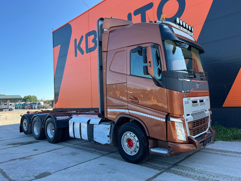 Volvo FH 540 8x4*4 GLOBE XL / 9 ton FRONT AXLE - Kamion sa golom šasijom i zatvorenom kabinom: slika 4 Volvo FH 540 8x4*4 GLOBE XL / 9 ton FRONT AXLE - Kamion sa golom šasijom i zatvorenom kabinom: slika 4