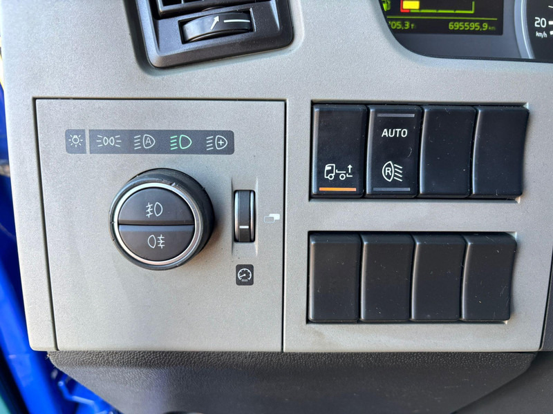 Kamion sa zatvorenim sandukom Volvo FM 330 4x2 BOX L=7608 mm: slika 20